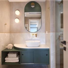 5 bedroom villa with indoor and outdoor pool in Chania town, sleeps 10